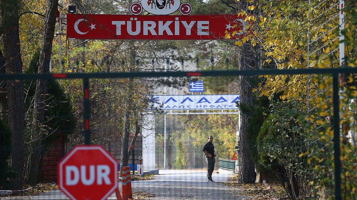 Türkiye'den sınır dışı edilen şahıs Yunanistan- Türkiye arasında bekliyor