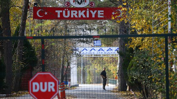 Türkiye'den sınır dışı edilen şahıs Yunanistan- Türkiye arasında bekliyor Türkiye'den sınır dışı edilen şahıs Yunanistan- Türkiye arasında bekliyor