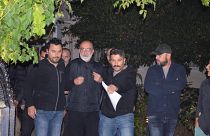 Hakkında yakalama kararı çıkarılan Ahmet Altan, İstanbul Göztepe'deki evinde gözaltına alındı