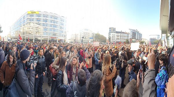 450 Euro genug zum Leben? Student (22) zündet sich an 450 Euro genug zum Leben? Student (22) zündet sich an