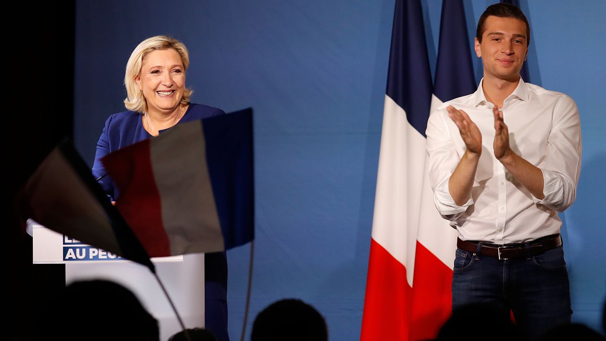 زعيمة التجمع الوطني اليميني المتطرف في فرنسا مارين لوبان ونائبها جوردان بارديلا