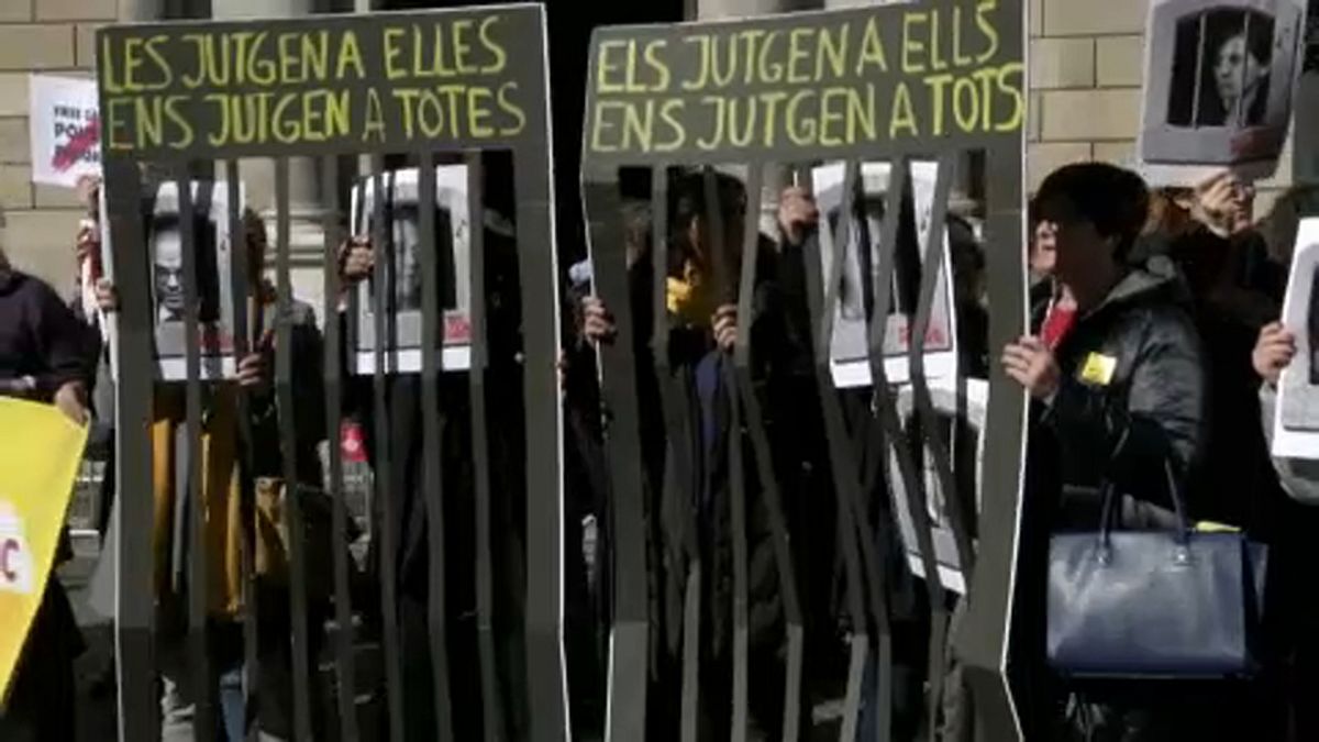 Kiadatás és szabadulás - bíróságok tárgyalják a katalán vezetők sorsát
