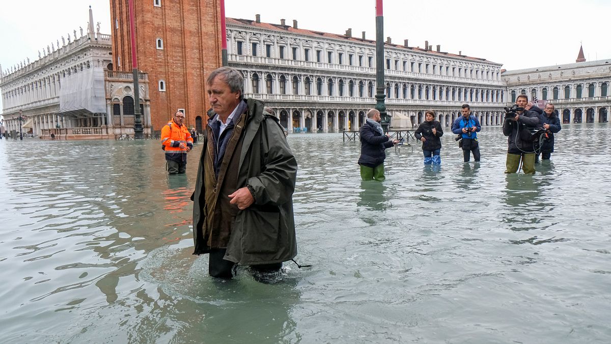 "Apokalyptische Zerstörung": Venedig versinkt in Wassermassen