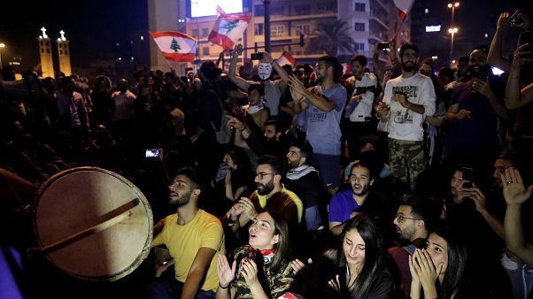 قتيل بعد تجدد احتجاجات غاضبة وقطع طرق رئيسية في لبنان قتيل بعد تجدد احتجاجات غاضبة وقطع طرق رئيسية في لبنان