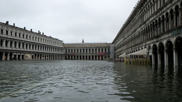 La plaza de San Marcos, un lago La plaza de San Marcos, un lago