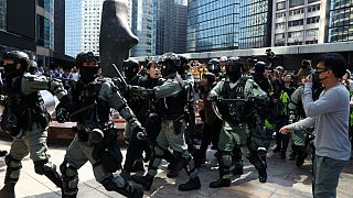 حمله پلیس به دانشگاه هنگ کنگ؛ شهر غرق دود و آتش شد