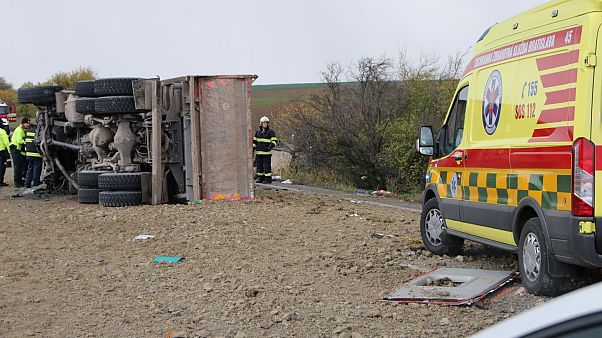Buszbaleset Szlovákiában: legkevesebb 12 ember életét vesztette Buszbaleset Szlovákiában: legkevesebb 12 ember életét vesztette