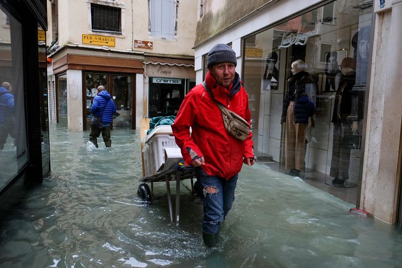 Reuters/Manuel Silvestri