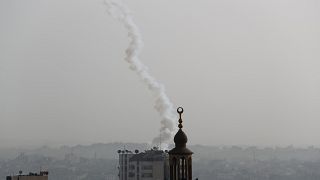 آثار صاروخ تم إطلاقه من عزة اليوم