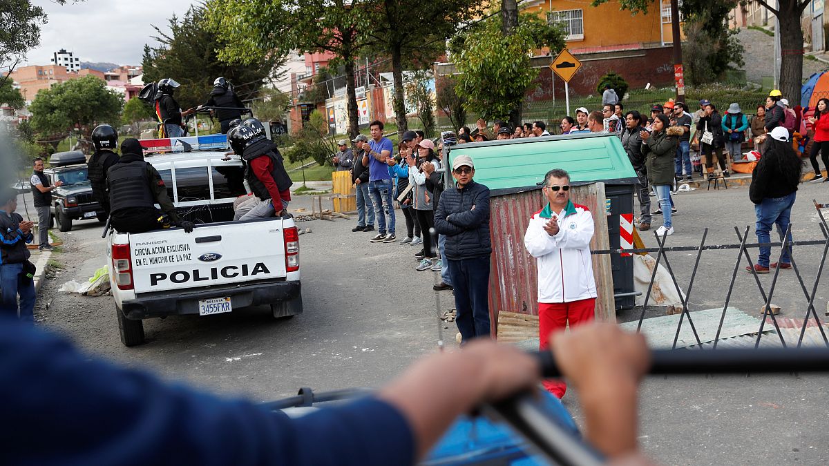 Patrullas policiales el 12 de noviembre en las calles de La Paz. 