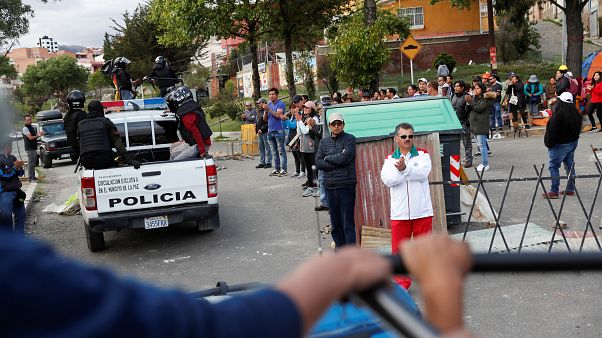Patrullas policiales el 12 de noviembre en las calles de La Paz. Patrullas policiales el 12 de noviembre en las calles de La Paz.
