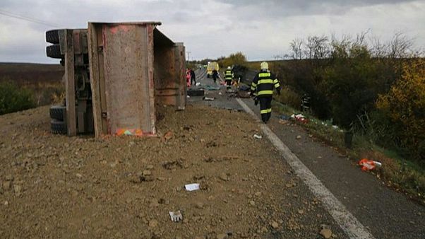 Slovakya'da 'ölüme giden yolda' kamyonla otobüs çarpıştı: En az 13 ölü Slovakya'da 'ölüme giden yolda' kamyonla otobüs çarpıştı: En az 13 ölü