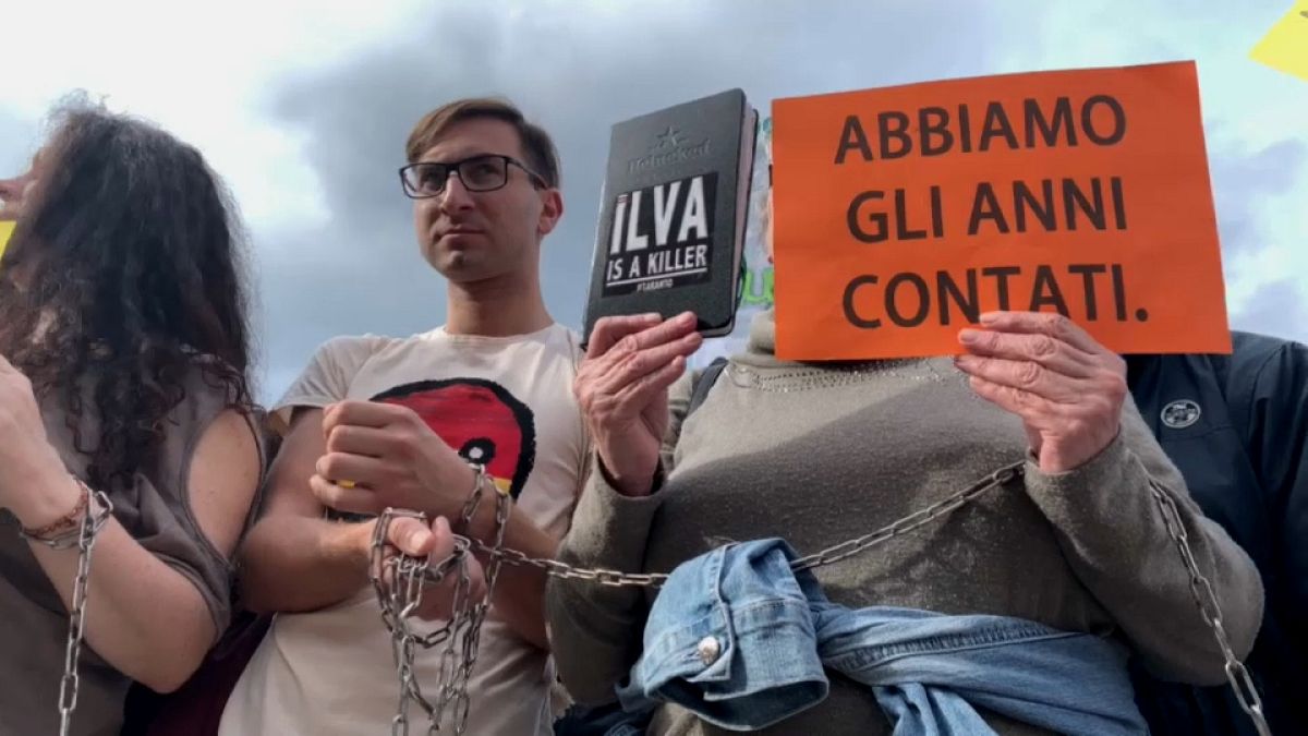 A gyilkos acélfeldolgozó bezárását követelik a dél-itáliai Tarantóban 
