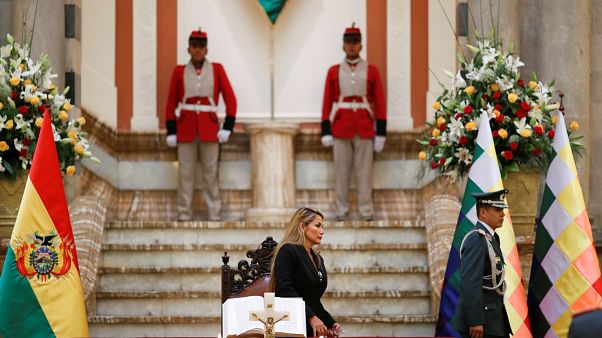 Bolivya'nın yeni Devlet Başkanı Anez: İncil, Saray'a geri döndü Bolivya'nın yeni Devlet Başkanı Anez: İncil, Saray'a geri döndü