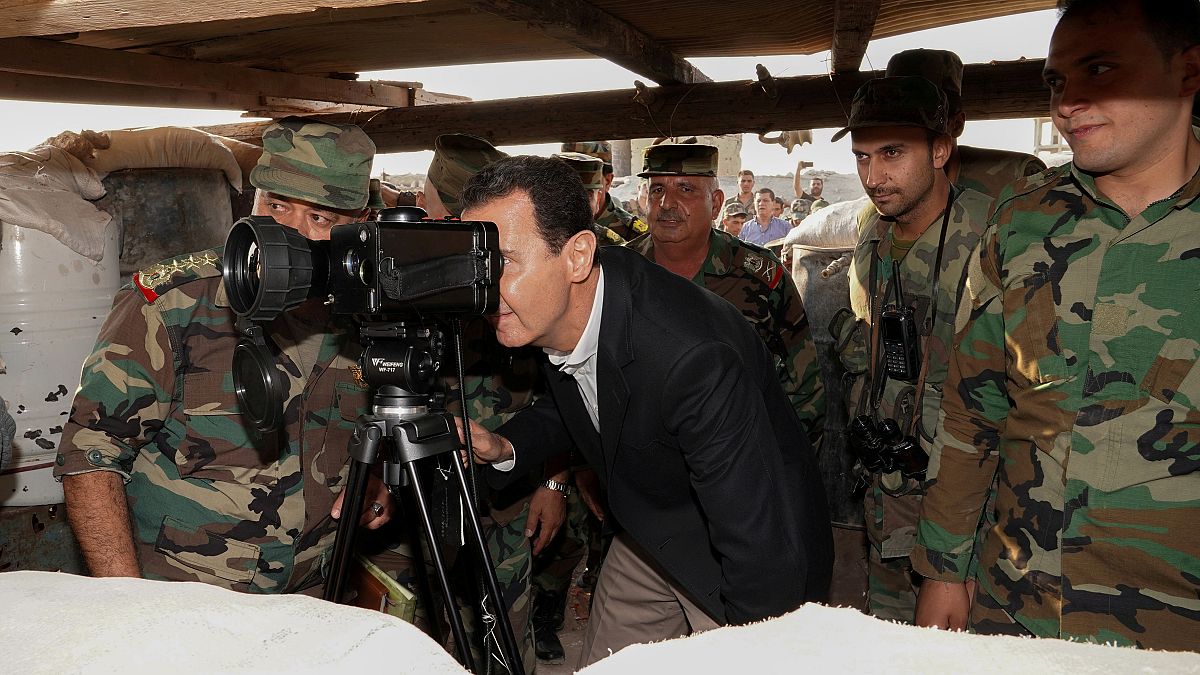 الرئيس السوري بشار الأسد خلال زيارة مفاجئة للقوات الحكومية السورية بمحافظة إدلب. 22/10/2019