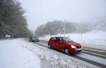 Archives - La circulation rendue difficile après des chutes de neige au col de Vizzavona, non loin de Bocognano en Corse, le 15 mai 2019