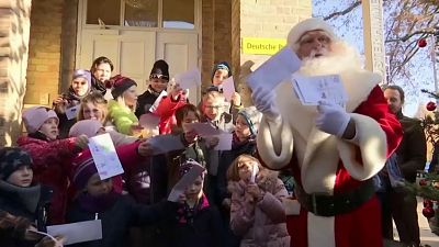 Himmelpfort: Der "Weihnachtsmann" beantwortet wieder Briefe