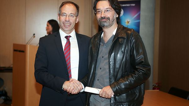 Ο Γιάννης Γιαγκίνης παραλαμβάνει το βραβείο του ΠΣΑΤ από τον γ.γ. Αθλητισμού, Γιώργο Μαυρωτά Ο Γιάννης Γιαγκίνης παραλαμβάνει το βραβείο του ΠΣΑΤ από τον γ.γ. Αθλητισμού, Γιώργο Μαυρωτά