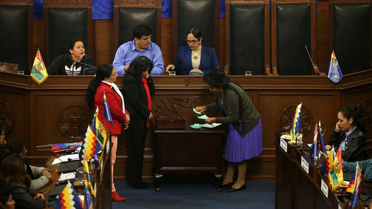 حزب مورالس و دولت موقت بولیوی برای برگزاری انتخابات جدید توافق کردند 