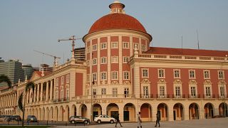 Bancos angolanos facilitam a obtenção de divisas estrangeiras