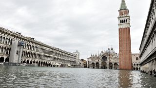 Der überflutete Markusplatz in Venedig