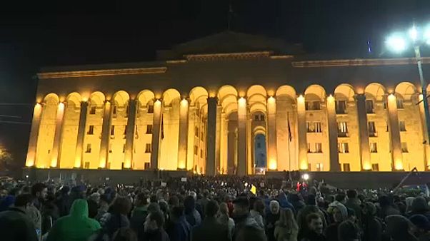 Grúzia: a választási rendszer módosításáért tüntetnek Grúzia: a választási rendszer módosításáért tüntetnek