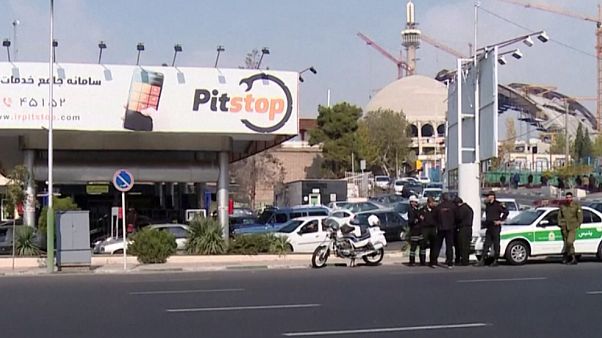 واکنشها در تهران به افزایش قیمت بنزین؛ «قشر کارگر فلج میشود» واکنشها در تهران به افزایش قیمت بنزین؛ «قشر کارگر فلج میشود»