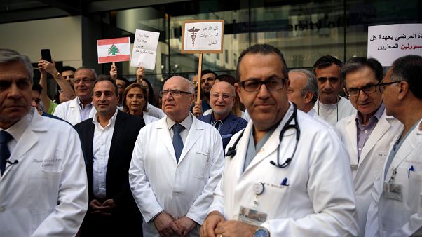 شاهد: إضراب جزئي لأطباء لبنان اعتراضاً على نقص المستلزمات وتأخر الرواتب شاهد: إضراب جزئي لأطباء لبنان اعتراضاً على نقص المستلزمات وتأخر الرواتب