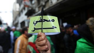 شاهد: الصحافيون الجزائريون ينددون ب"تهديدات وترهيب" السلطات