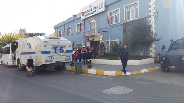 Mardin'de HDP'li Mazıdağı, Savur ve Derik Belediyelerine kayyum atandı. Mardin'de HDP'li Mazıdağı, Savur ve Derik Belediyelerine kayyum atandı.