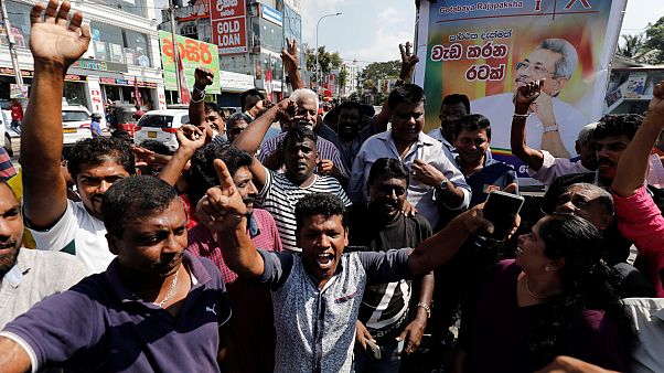 Sostenitori del partito del Fronte poolare di Gotabaya Rajapaksa Sostenitori del partito del Fronte poolare di Gotabaya Rajapaksa