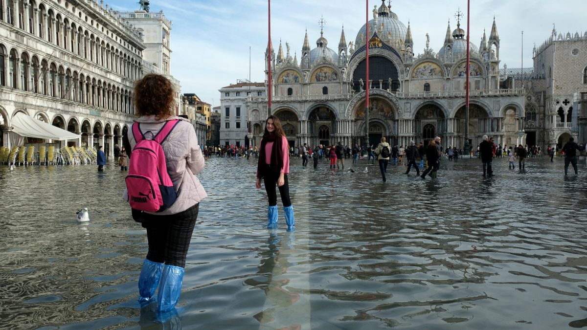 Veneza recupera, mas danos atingem os mil milhões