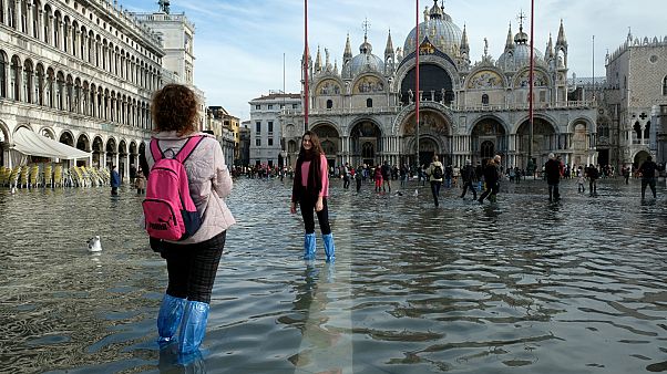 Veneza recupera, mas danos atingem os mil milhões Veneza recupera, mas danos atingem os mil milhões