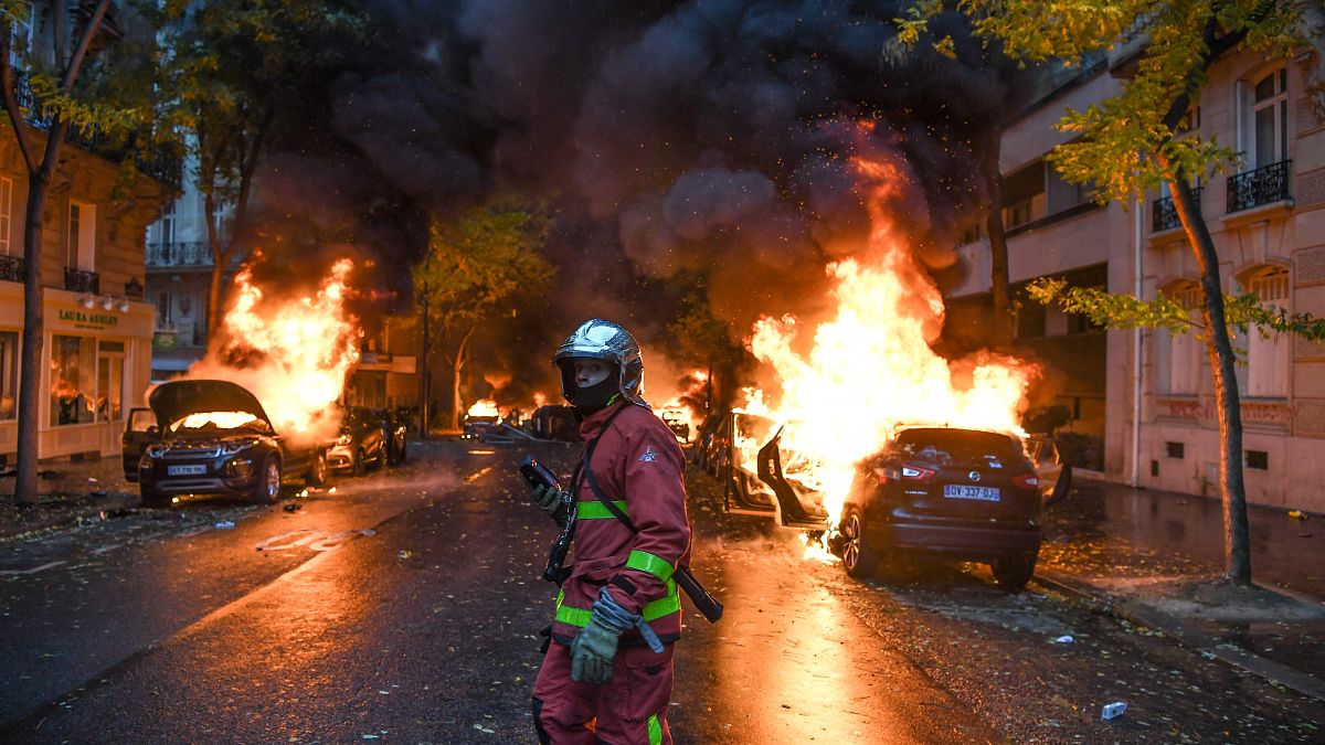 Fransa'da son 6 yıl içinde 900 otomobili ateşe veren saldırgan yakalandı