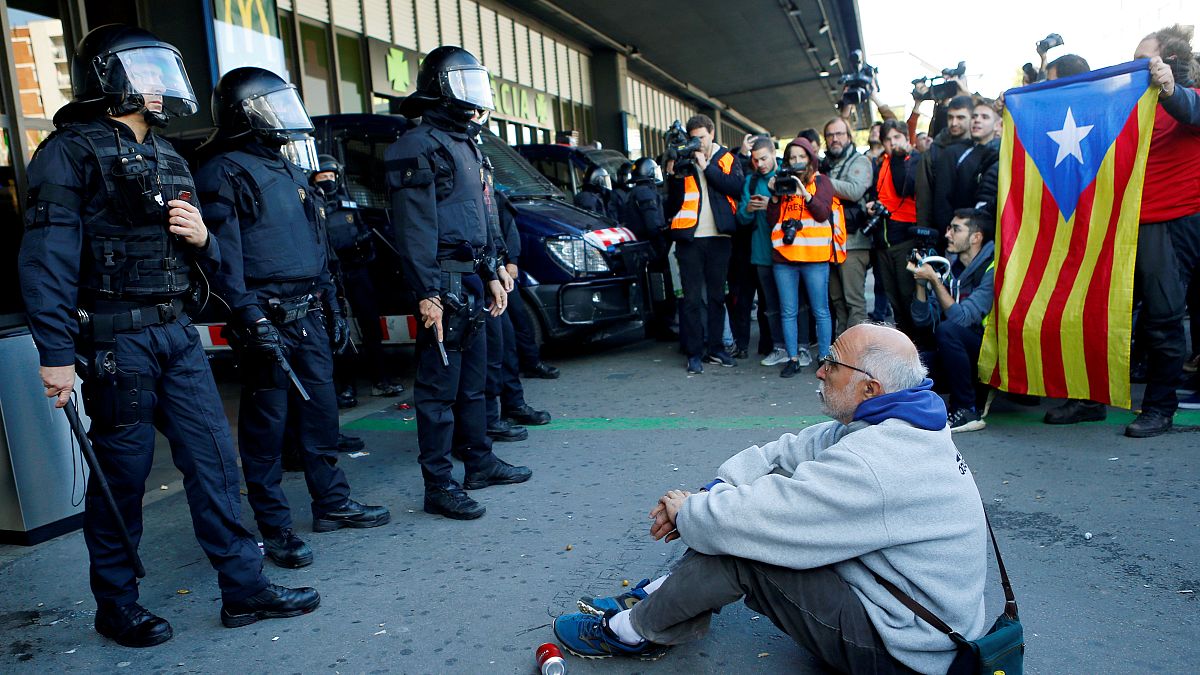Békés tüntetés Barcelonában