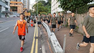 شاهد: الجيش الصيني ينشر جنوده في هونغ كونغ "لتنظيف الشوارع"