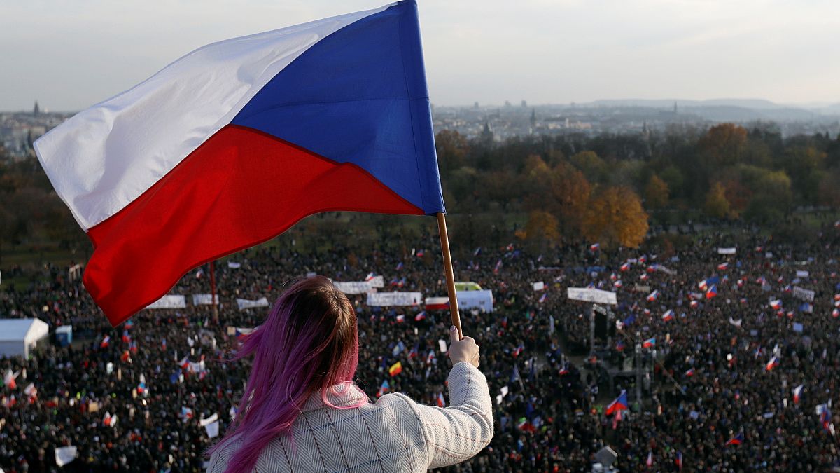 "Er denkt nur an sich": Hunderttausende Tschechen gegen Babis
