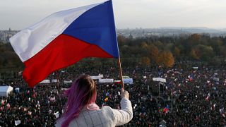Óriási kormányellenes tüntetés Prágában