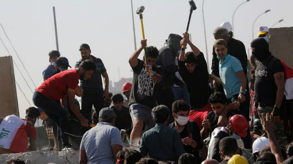 انفجار در میدان تحریر؛ معترضان بخشی از پل اصلی بغداد را دوباره اشغال کردند