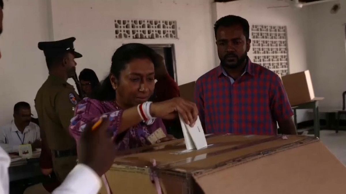 Sri Lanka'da cumhurbaşkanlığı seçimini eski Savunma Bakanı Rajapaksa kazandı