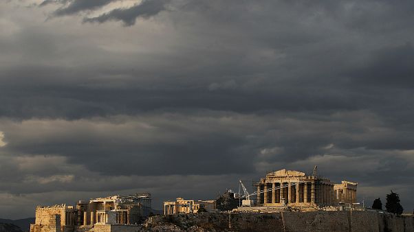 Μαύρα σύννεφα πάνω από την Ακρόπολη Μαύρα σύννεφα πάνω από την Ακρόπολη