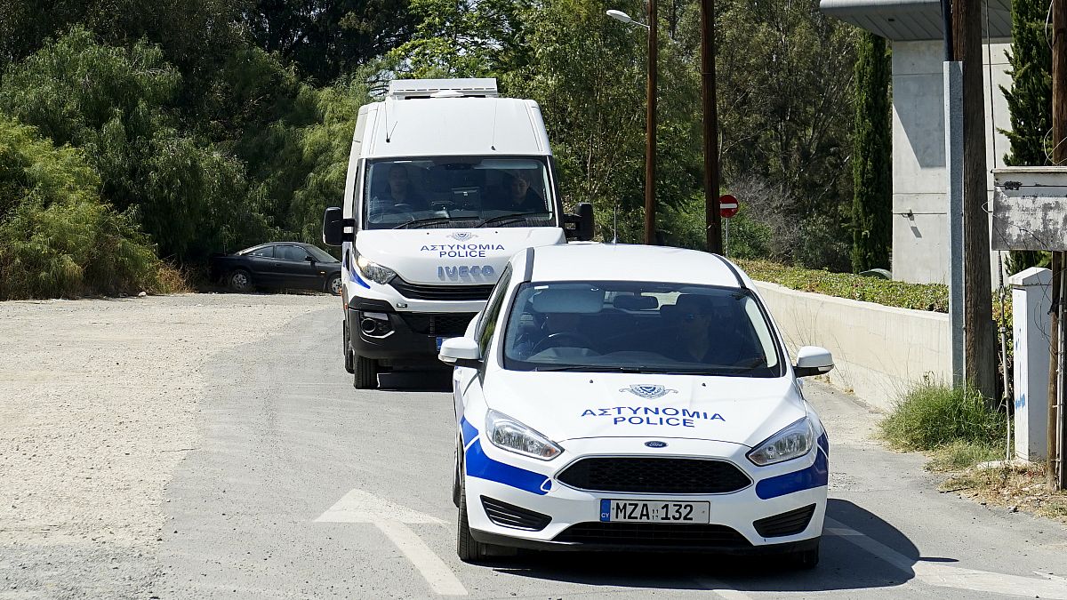 الشرطة القبرصية تضبط "حافلة تجسس" يملكها ضابط سابق في أجهزة الاستخبارات الإسرائيلية 