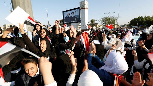 إضراب عام في العراق وتواصل الاحتجاجات المطالبة ب"إسقاط النظام" إضراب عام في العراق وتواصل الاحتجاجات المطالبة ب"إسقاط النظام"