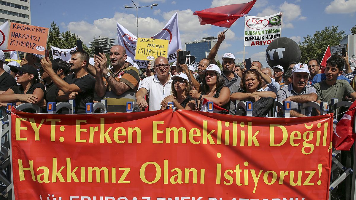 Emeklilikte Yaşa Takılanlar (EYT) Ankara'da eylem düzenledi
