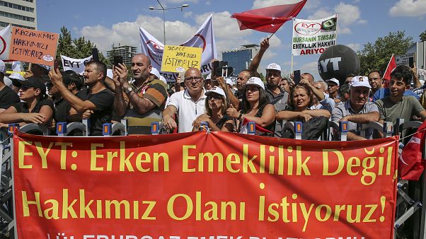 Emeklilikte Yaşa Takılanlar (EYT) Ankara'da eylem düzenledi Emeklilikte Yaşa Takılanlar (EYT) Ankara'da eylem düzenledi