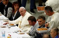 Papa oferece almoço aos pobres