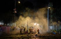 Polícia de Hong Kong ameaça usar "balas reais" contra manifestantes
