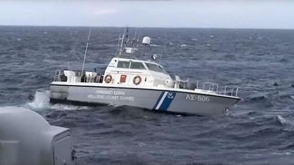 Εκατοντάδες νέες αφίξεις μεταναστών-Καταδιώξεις του λιμενικού Εκατοντάδες νέες αφίξεις μεταναστών-Καταδιώξεις του λιμενικού