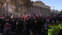 شاهد: احتجاجات أمام برلمان جورجيا بعد فشل النواب تمرير إصلاحات على قانون الانتخابات