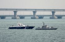 Rusya Kerç Boğazı'nda el koyduğu gemileri Ukrayna'ya teslim etti